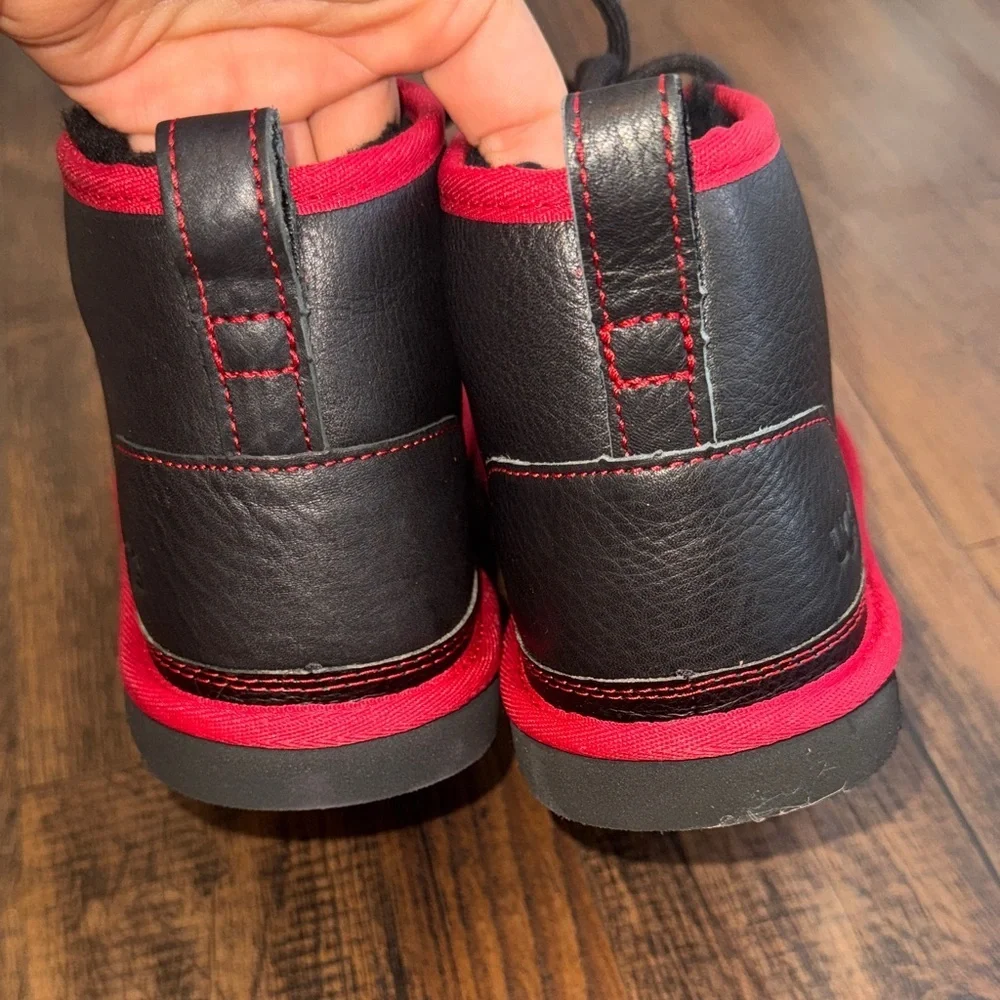 UGG Men's Neumel leather Chukka Boots black and red